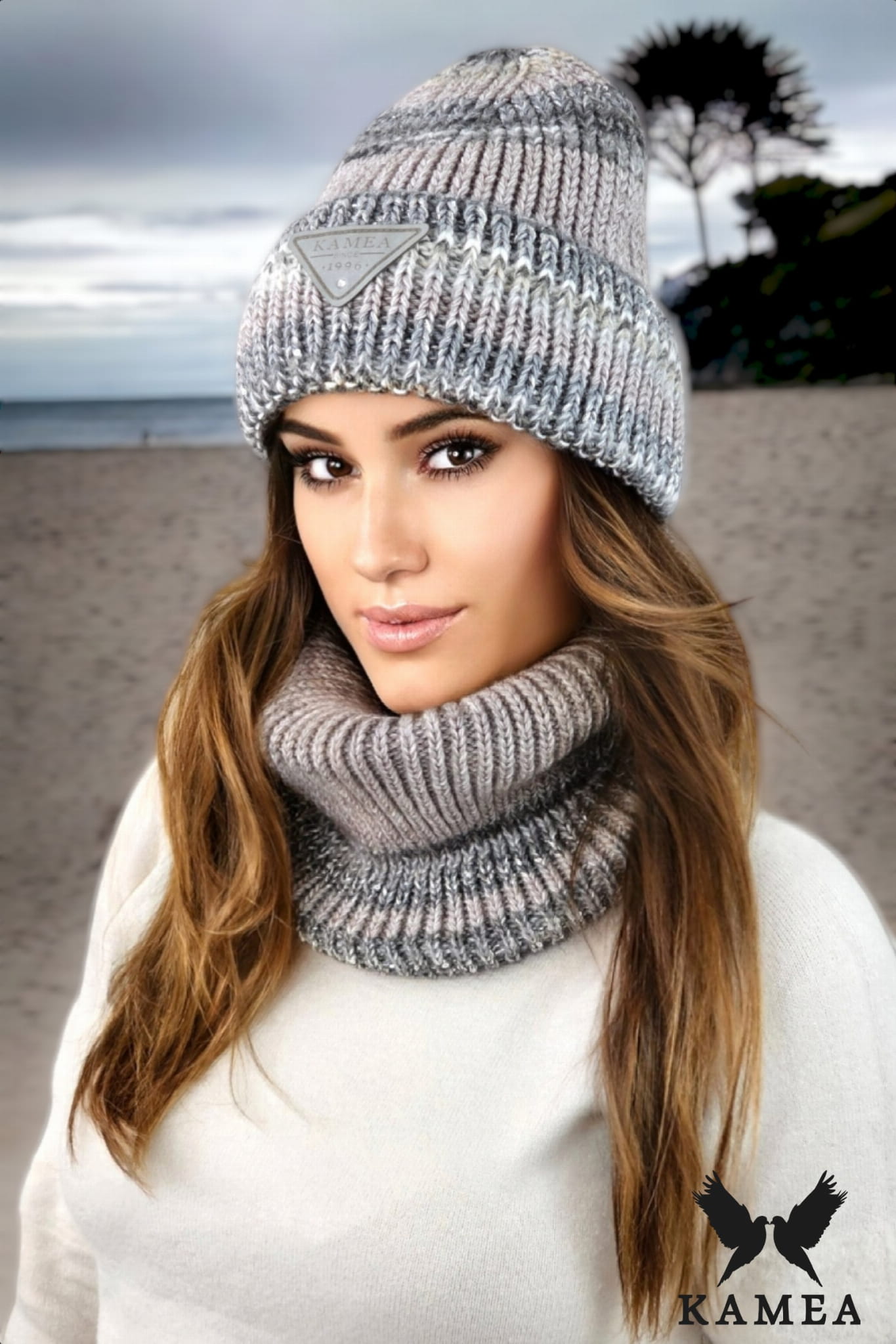 Komplet (Czapka+ Komin), Model: Muscari Komplet ( Czapka+ Komin), Kolor: beżowy, Skład materiału: 70% Poliakryl; 15% Wełna; 10% Alpaka; 5% Poliester, Rozmiar: Uniwersalny (54-60)