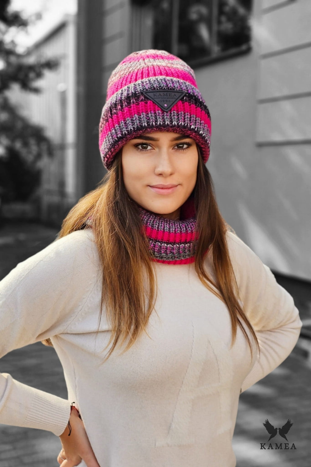 Komplet (Čepice + Šála), Model: Muscari Komplet (Čepice + Šála), Barva: malinová, Složení materiálu: 70% Poliakryl; 15% Vlna; 10% Alpaka; 5% Polyester, Určení: Podzim/Zima, Rozměry(délka/šířka): 23cm/33cm