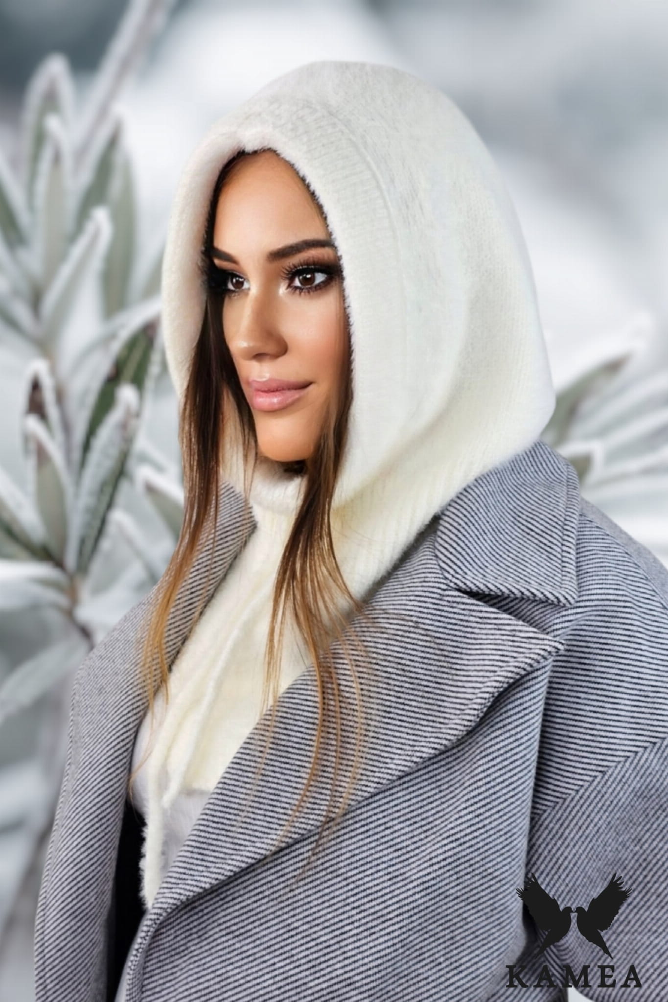 Kaptur Damski, Model: Kaptur-Blanka, Kolor: ekru, Skład materiału: 55% Poliamid; 35% Wiskoza; 6% Poliester; 4% Modal, Przeznaczenie: Jesień/Zima, Rozmiar: Uniwersalny