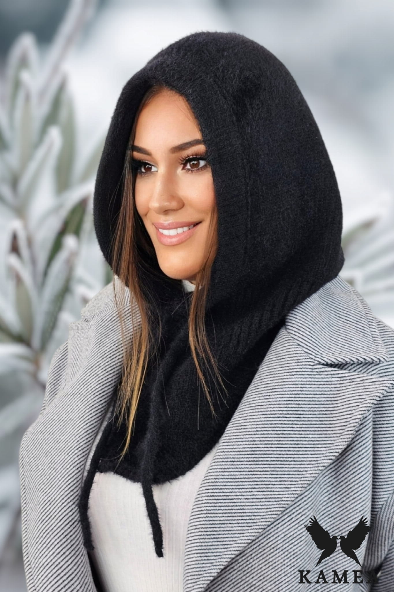 Kaptur Damski, Model: Kaptur-Blanka, Kolor: czarny, Skład materiału: 55% Poliamid; 35% Wiskoza; 6% Poliester; 4% Modal, Przeznaczenie: Jesień/Zima, Rozmiar: Uniwersalny