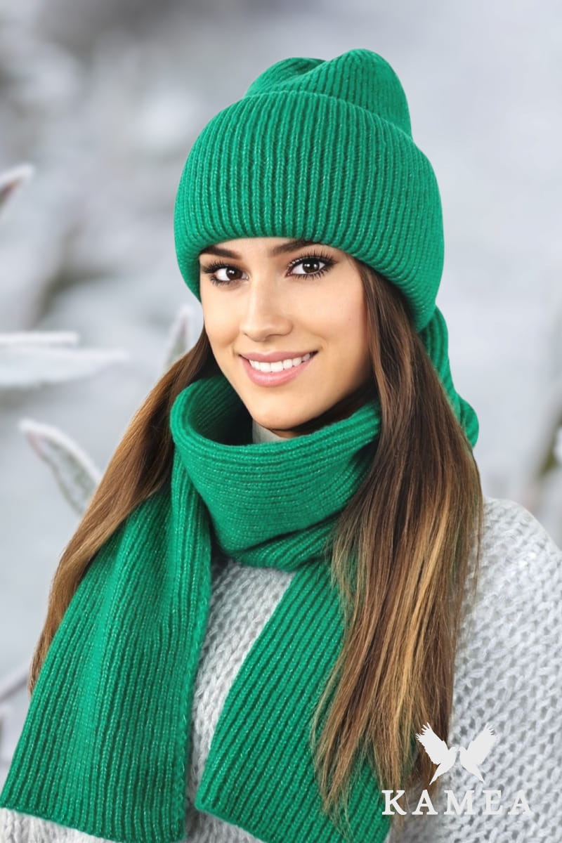 Komplety: czapka + szalik/komin, Model: Alma-Komplet, Kolor: zielony, Skład materiału: 76% Akryl; 12% Nylon; 12% Elite, Rozmiar: Uniwersalny (54-60)