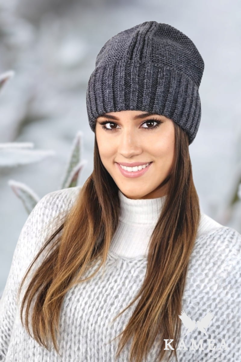 Čepice, Model: Vera, Barva: grafitová, Složení materiálu: 50% Akryl; 25% Polyamid; 25% Vlna, Velikost: Univerzální (54-60)