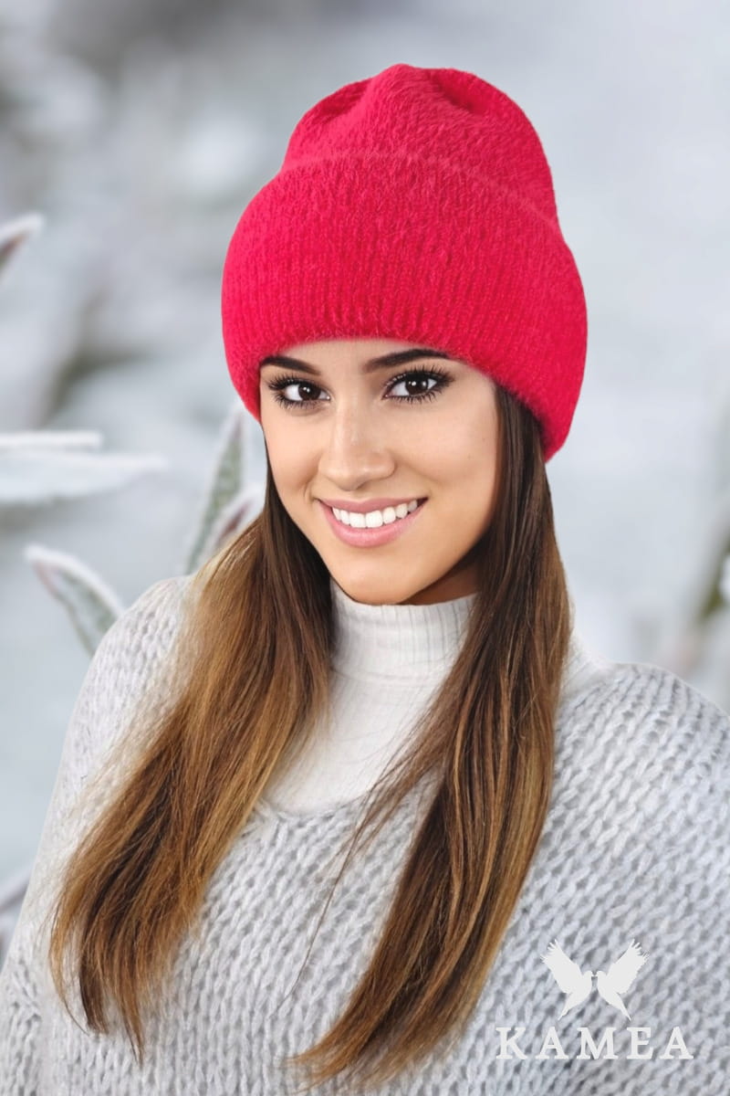 Čepice, Model: Benita, Barva: červená, Složení materiálu: 55% Polyamid; 35% Viskóza; 6% Polyester; 4% Modal, Určení: Podzim/Zima, Velikost: Univerzální (54-60)