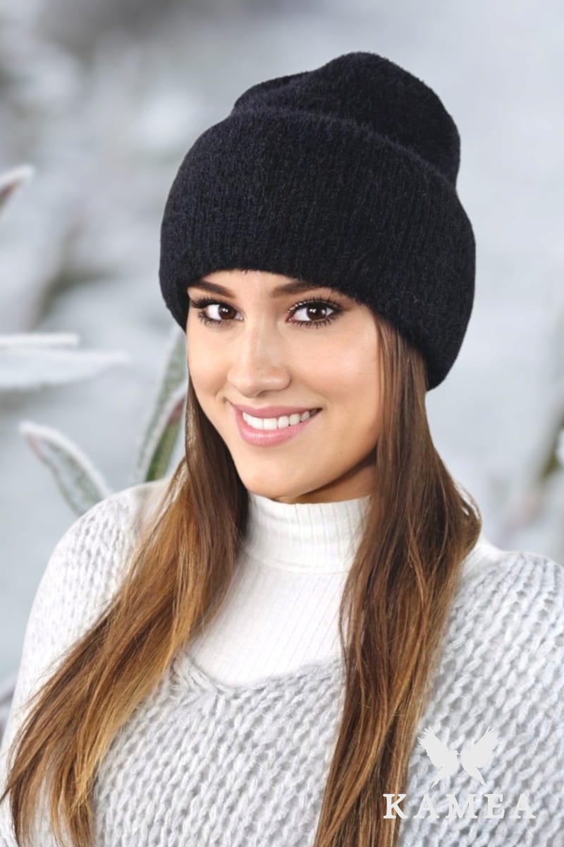 Čepice, Model: Benita, Barva: černá, Složení materiálu: 55% Polyamid; 35% Viskóza; 6% Polyester; 4% Modal, Určení: Podzim/Zima, Velikost: Univerzální (54-60)