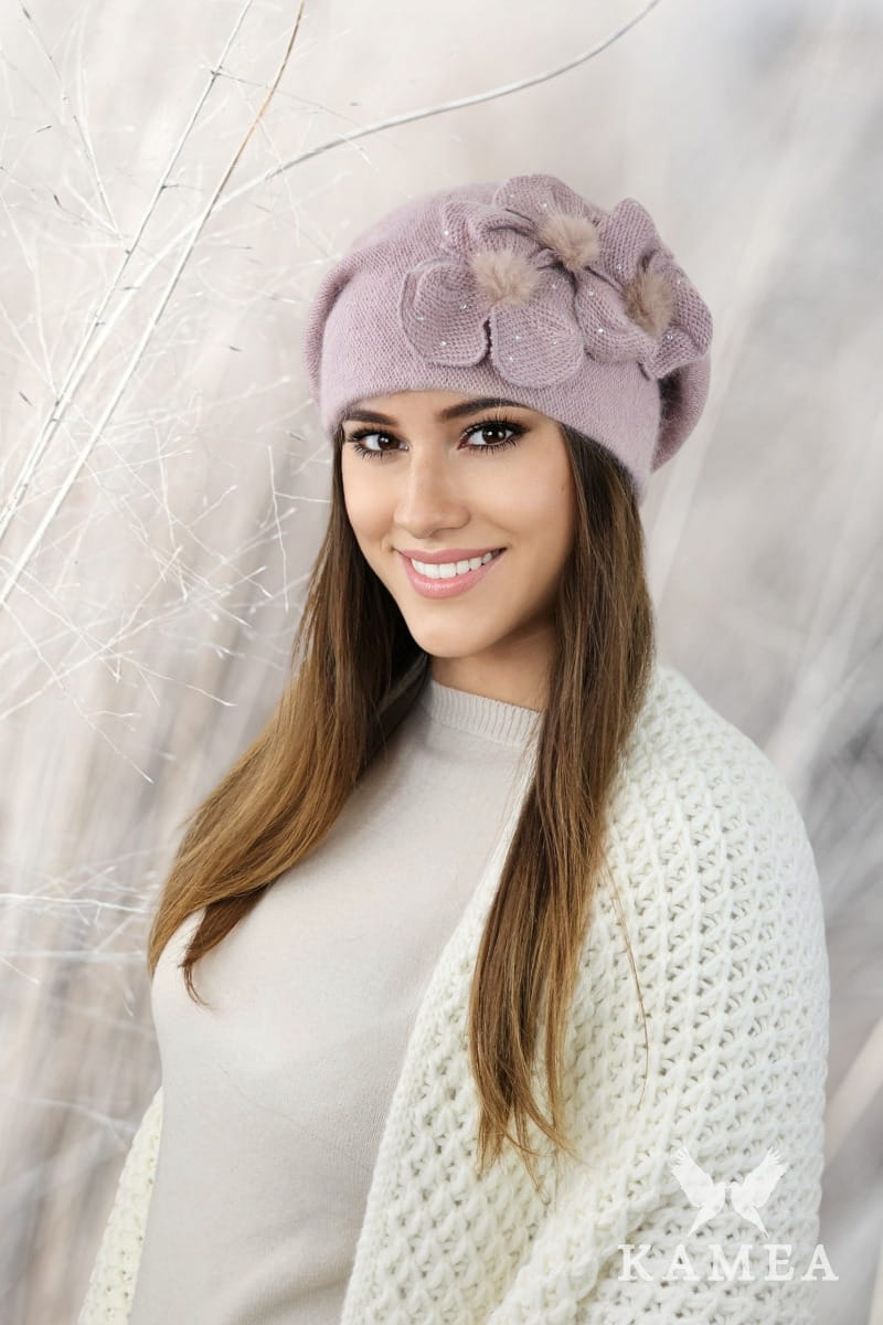 Dámský baret, Model: Cindy, Barva: lila, Složení materiálu: 40% Angora; 60% Nylon, Určení: Podzim/Zima, Velikost: Univerzální (54-60)