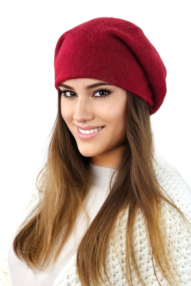 Klasyczny beret Cleo w kolorze bordowym, wykonany z 40% angory, bez ozdób, pasujący do różnych stylizacji | KAMEA | Spironik.pl