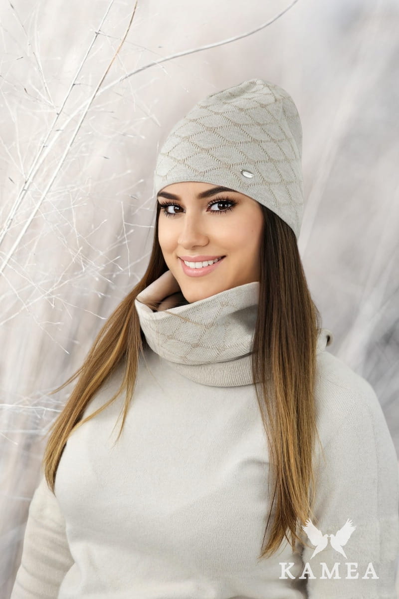 Komplet (Czapka + Komin), Model: Diamond-Komplet, Kolor: beżowy, Skład materiału: 50% Bawełna; 40% Akryl; 10% Poliamid, Przeznaczenie: Jesień/Zima, Wymiary(długość/szerokość): 27cm/37cm