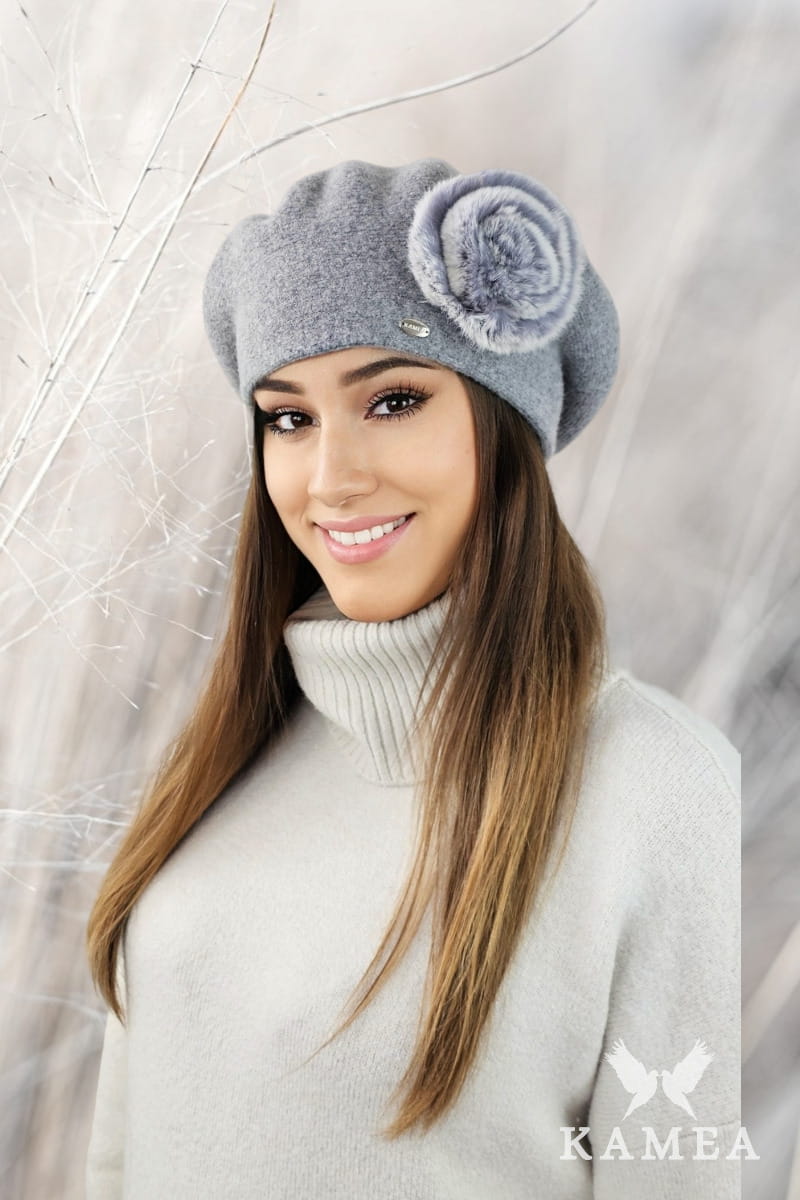 Beret Damski, Model: Orchid, Kolor: srebrny, Skład materiału: 80% Wełna; 20% Poliamid, Przeznaczenie: Jesień/Zima, Rozmiar: Uniwersalny (54-60)