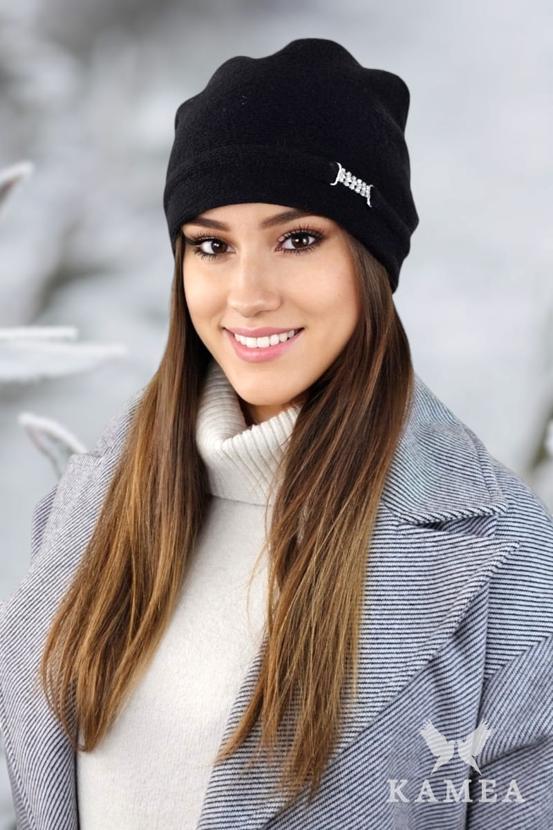 Čepice, Model: Leonora, Barva: černá, Složení materiálu: 80% Vlna; 20% Polyamid, Velikost: Univerzální (54-60)