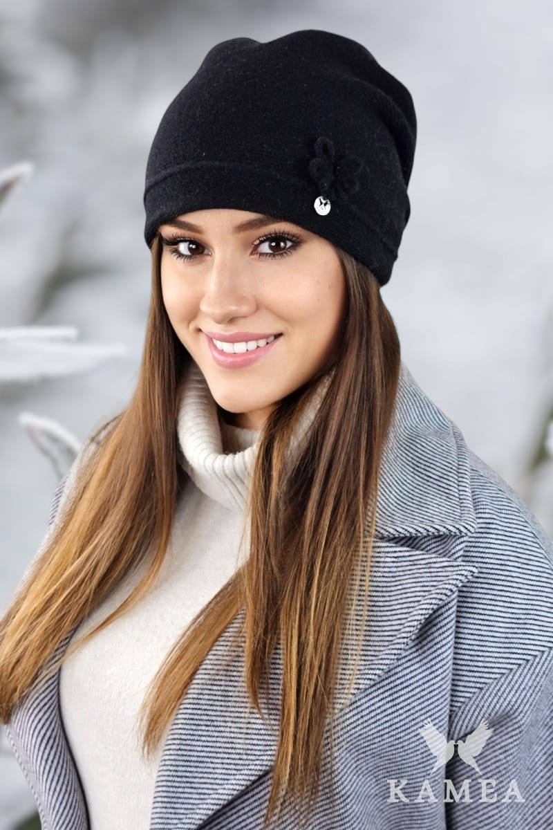 Czapka Damska, Model: Maruna, Kolor: czarny, Skład materiału: 80% Wełna; 20% Poliamid, Rozmiar: Uniwersalny (54-60)