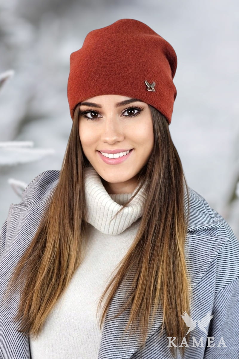 Czapka Damska, Model: Lily, Kolor: ceglany, Skład materiału: 80% Wełna; 20% Poliamid, Przeznaczenie: Jesień/Zima, Rozmiar: Uniwersalny (54-60)