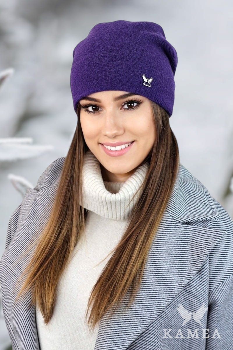Czapka Damska, Model: Lily, Kolor: fioletowy, Skład materiału: 80% Wełna; 20% Poliamid, Przeznaczenie: Jesień/Zima, Rozmiar: Uniwersalny (54-60)