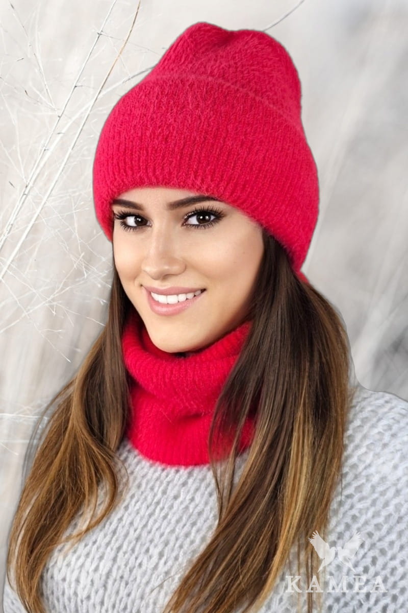 Komplet (Czapka+ Komin), Model: Benita-Komplet, Kolor: czerwony, Skład materiału: 55% Poliamid; 35% Wiskoza; 6% Poliester; 4% Modal, Rozmiar: Uniwersalny (54-60)