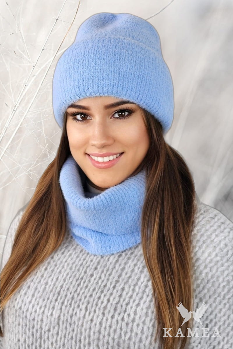 Komplet (Czapka+ Komin), Model: Benita-Komplet, Kolor: błękitny, Skład materiału: 55% Poliamid; 35% Wiskoza; 6% Poliester; 4% Modal, Rozmiar: Uniwersalny (54-60)