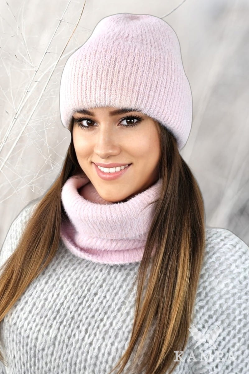 Komplet (Czapka+ Komin), Model: Benita-Komplet, Kolor: różowy, Skład materiału: 55% Poliamid; 35% Wiskoza; 6% Poliester; 4% Modal, Rozmiar: Uniwersalny (54-60)