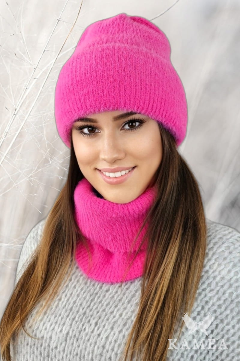 Komplet (Czapka+ Komin), Model: Benita-Komplet, Kolor: malinowy, Skład materiału: 55% Poliamid; 35% Wiskoza; 6% Poliester; 4% Modal, Rozmiar: Uniwersalny (54-60)