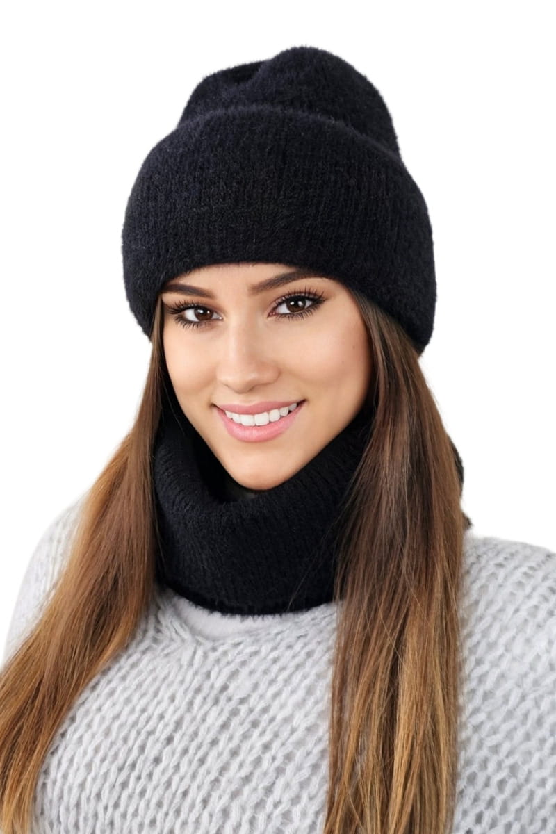 Komplet (Czapka+ Komin), Model: Benita-Komplet, Kolor: czarny, Skład materiału: 55% Poliamid; 35% Wiskoza; 6% Poliester; 4% Modal, Rozmiar: Uniwersalny (54-60) (Komplet (Czapka+ Komin), zdjęcie 2)
