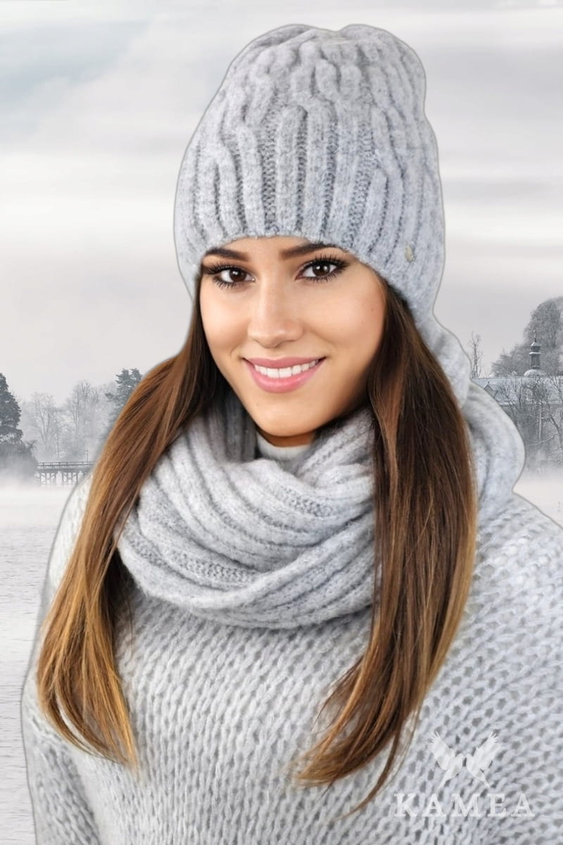 Komplet (Czapka+ Komin), Model: Gizma-Komplet, Kolor: szary, Skład materiału: 70% Akryl; 20% Wełna; 10% Poliamid, Rozmiar: Uniwersalny (54-60)