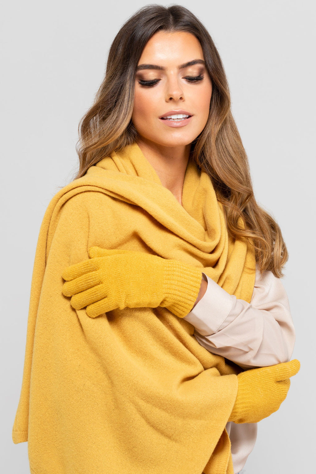 Model: Szalik-01, Kolor: miodowy, Skład materiału: 80% Wełna; 20% Poliamid, Przeznaczenie: Jesień/Zima, Wymiary(długość/szerokość): 180cm/65cm