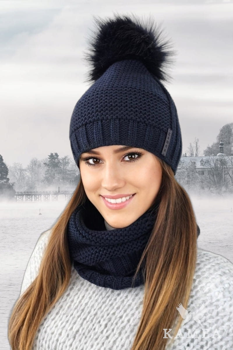 Komplet (Czapka+ Komin), Model: Fiona-Komplet, Kolor: granatowy, Skład materiału: 50% Akryl; 30% Wełna; 20% Poliamid, Przeznaczenie: Jesień/Zima, Rozmiar: Uniwersalny (54-60)
