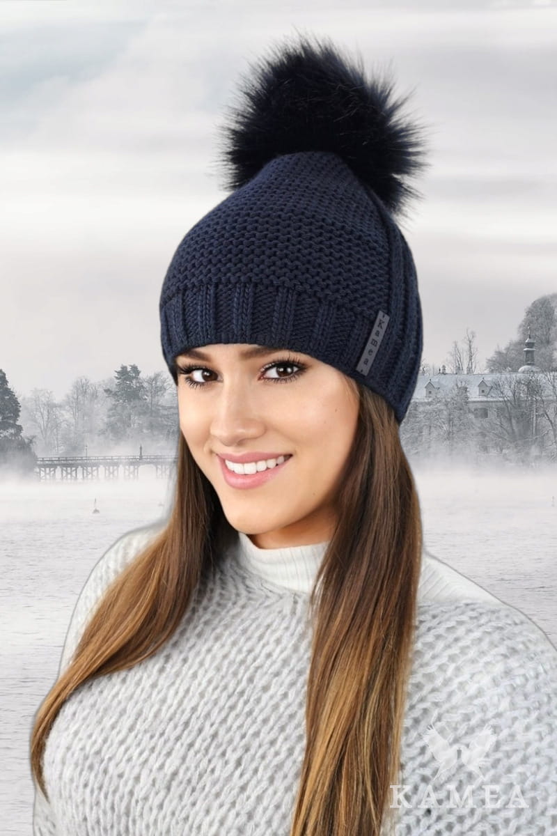 Čepice, Model: Fiona, Barva: námořnická, Složení materiálu: 50% Akryl; 30% Vlna; 20% Polyamid, Určení: Podzim/Zima, Velikost: Univerzální (54-60)