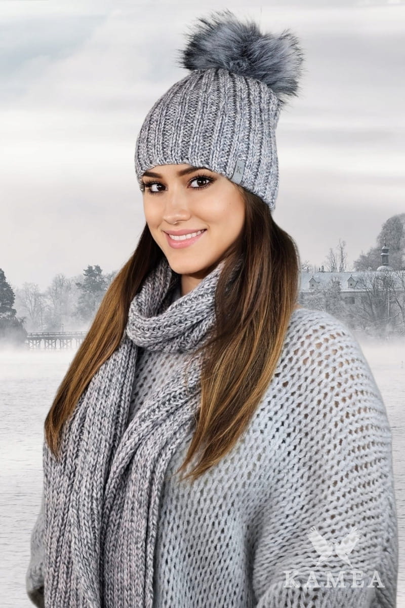 Komplet (Czapka + Szalik), Model: Wezyr-Komplet, Kolor: jasny szary, Skład materiału: 50% Wełna; 50% Akryl, Przeznaczenie: Jesień/Zima, Wymiary(długość/szerokość): 180cm/25cm