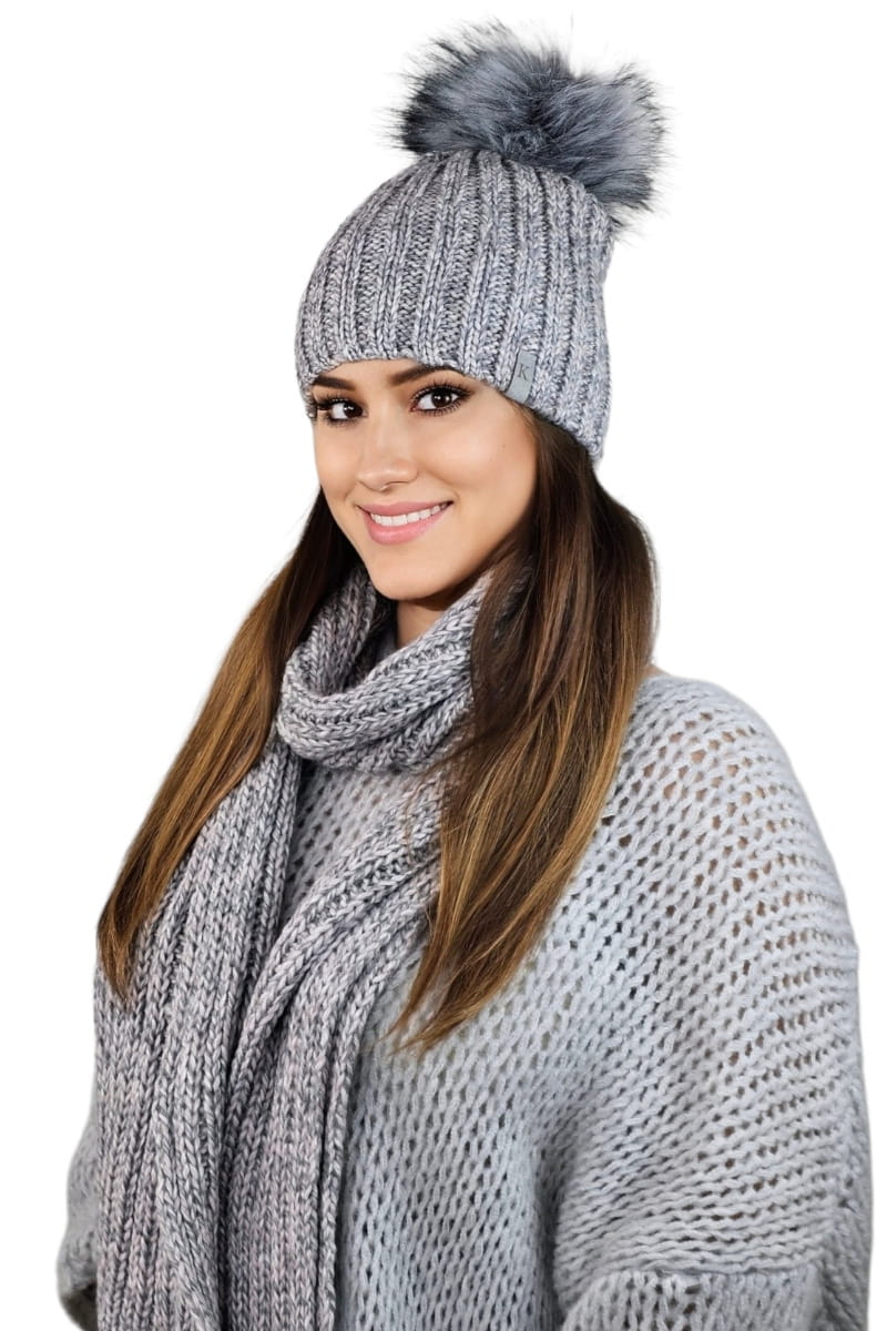 Komplet (Czapka + Szalik), Model: Wezyr-Komplet, Kolor: jasny szary, Skład materiału: 50% Wełna; 50% Akryl, Przeznaczenie: Jesień/Zima, Wymiary(długość/szerokość): 180cm/25cm (Komplet (Czapka + Szalik), zdjęcie 2)