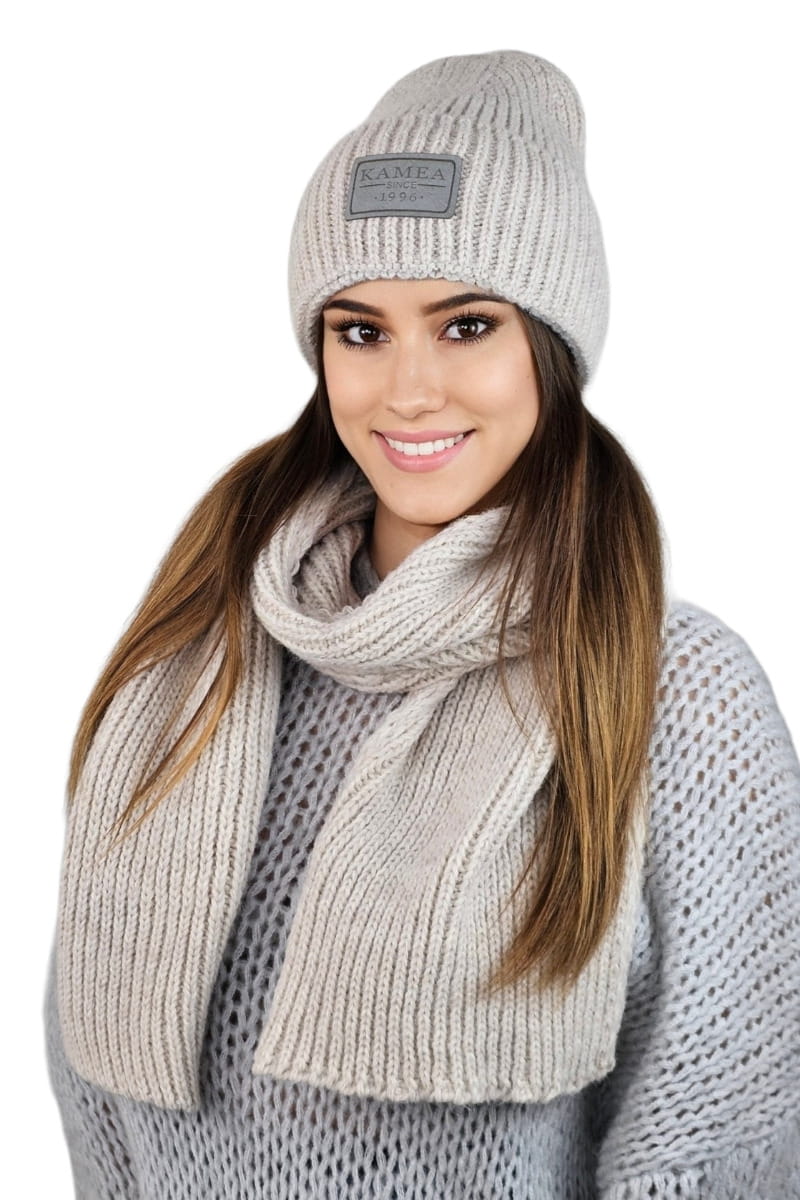 Czapki, Model: Malus-Komplet, Kolor: jasny beżowy, Skład materiału: 20% Moher; 10% Wełna; 50% Akryl; 20% Poliamid, Rozmiar: Uniwersalny (54-60) (Czapki, zdjęcie 2)