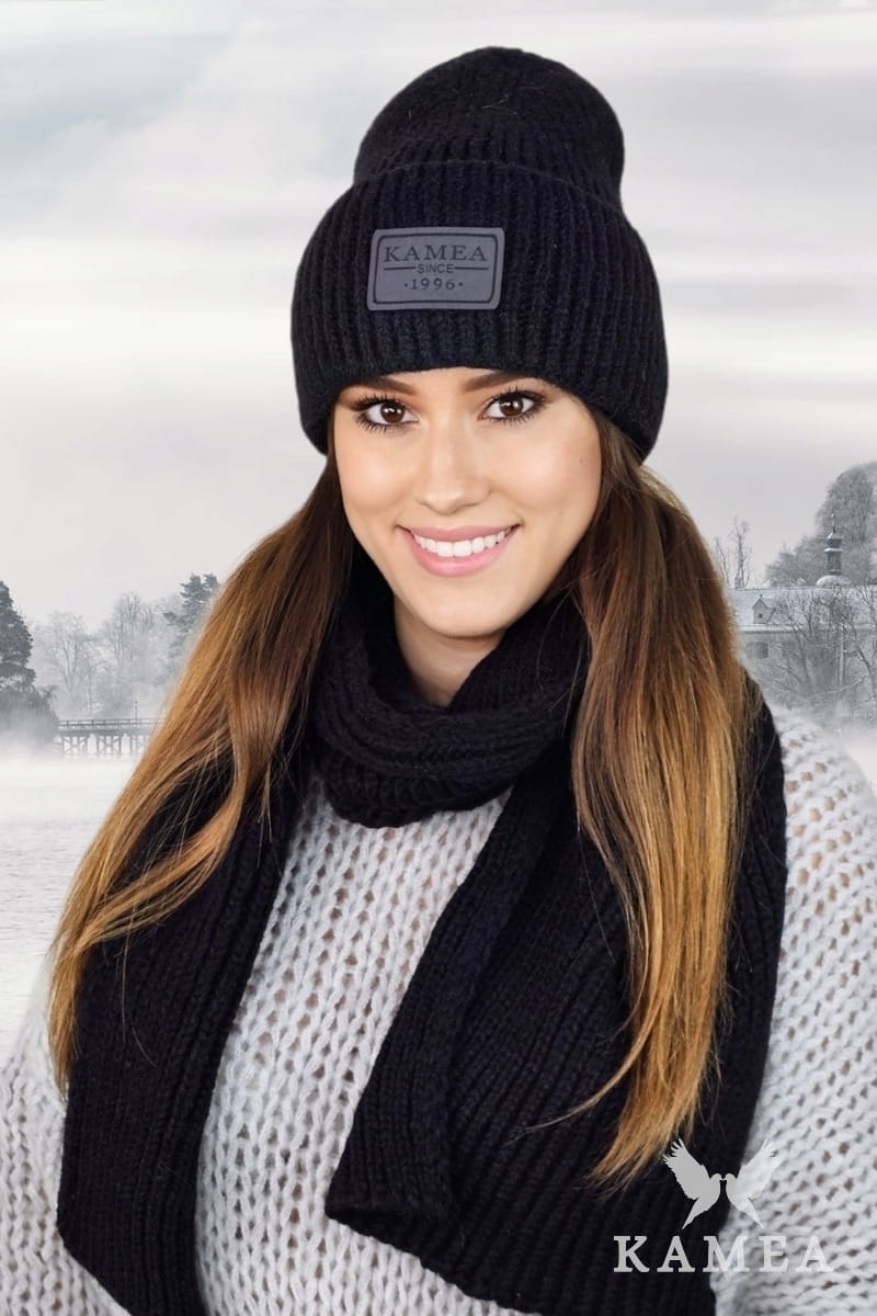 Czapki, Model: Malus-Komplet, Kolor: czarny, Skład materiału: 20% Moher; 10% Wełna; 50% Akryl; 20% Poliamid, Rozmiar: Uniwersalny (54-60)