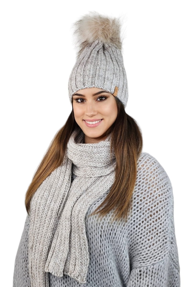 Detal czapki z szalikiem WEZYR, wykonany z wełny i akrylu, idealny na jesień i zimę | KAMEA | Spironik.pl