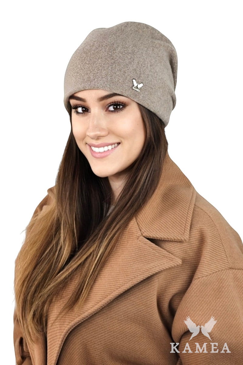 Čepice, Model: Lily, Barva: tmavě béžová, Složení materiálu: 80% Vlna; 20% Polyamid, Určení: Podzim/Zima, Velikost: Univerzální (54-60)