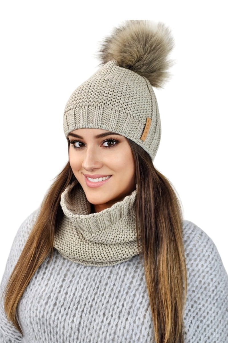 Komplet (Czapka+ Komin), Model: Fiona-Komplet, Kolor: beżowy, Skład materiału: 50% Akryl; 30% Wełna; 20% Poliamid, Przeznaczenie: Jesień/Zima, Rozmiar: Uniwersalny (54-60)