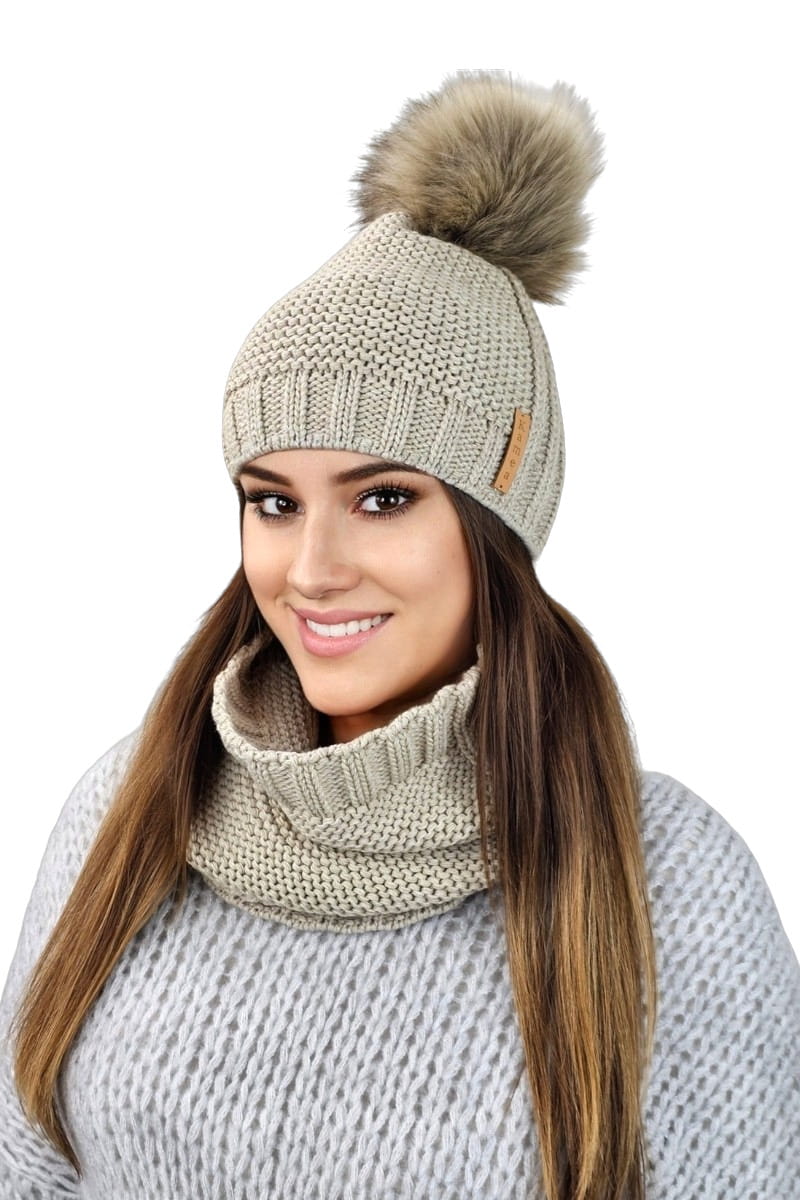 Detal czapki FIONA z ociepleniem polarem oraz komin w formie tuby, idealny na chłodne dni | KAMEA | Spironik.pl