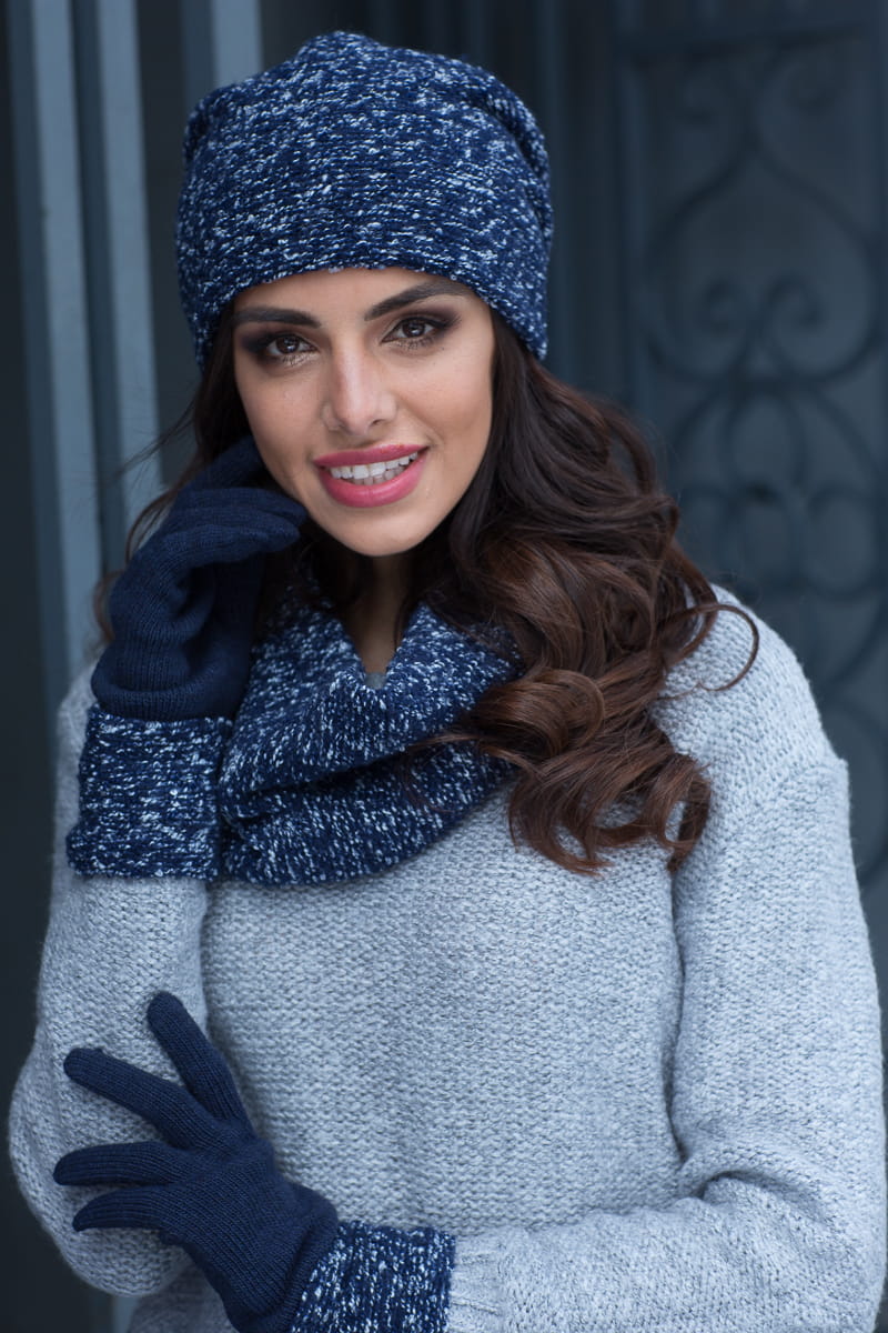 Ciepła czapka z kominem PATRIZIA w kolorze granatowym, wykonana z wysokiej jakości materiałów | manufacture | Spironik.pl