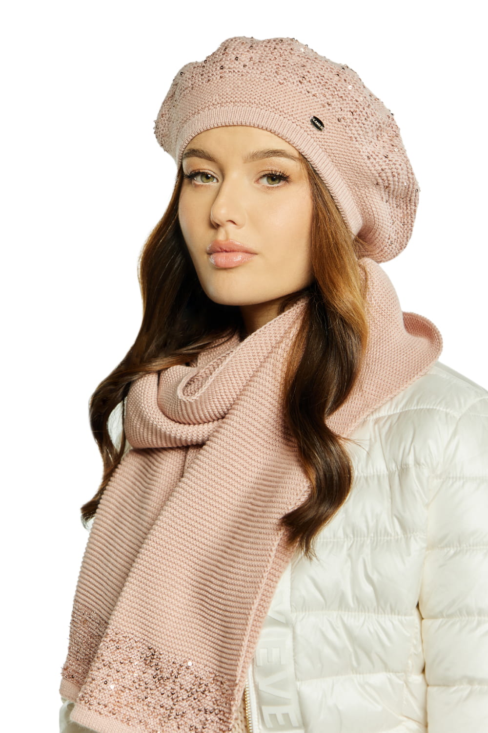 Detal cekinowego beretu Piwonia w kolorze różowym, z miękkim polarowym wkładem dla dodatkowego ciepła | KAMEA | Spironik.pl