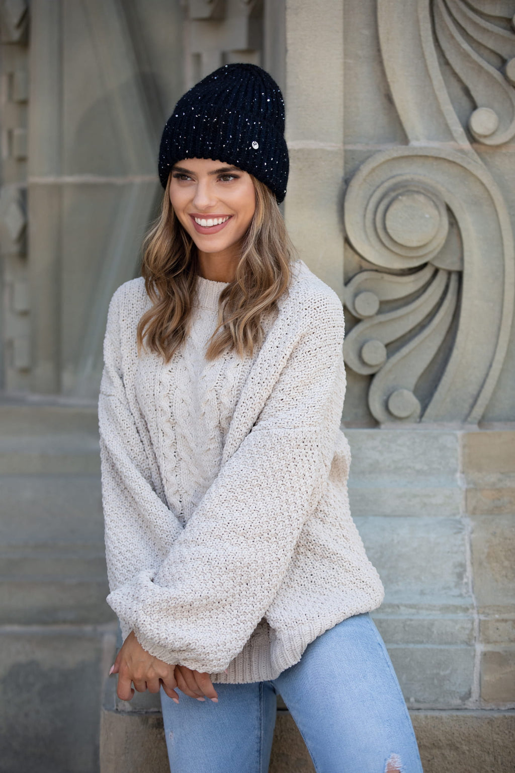 Czapki, Model: Mohana, Kolor: czarny, Skład materiału: 20% Moher; 10% Wełna; 70% Akryl, Rozmiar: Uniwersalny (54-60)