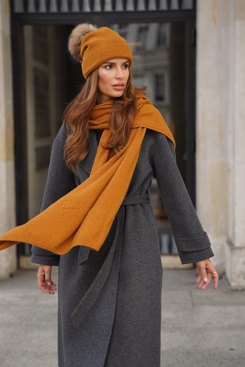 Čepice, Model: Chiru Pompon Přírodní, Barva: hořčicová, Složení materiálu: 80% Vlna; 20% Polyamid, Určení: Podzim/Zima, Velikost: Univerzální (54-60) (Čepice, fotografie 3)