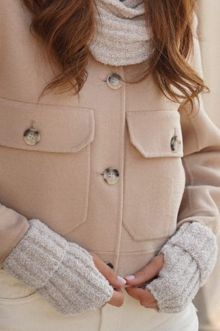 Rękawiczki, Model: Boogi-Mitenki, Kolor: ekru, Skład materiału: 46% Poliakryl; 22% Poliester; 12% Poliamid; 10% Wełna; 5% Alpaka; 4% Poliester Metalik; 1% Elastan, Przeznaczenie: Jesień/Zima, Rozmiar: Uniwersalny