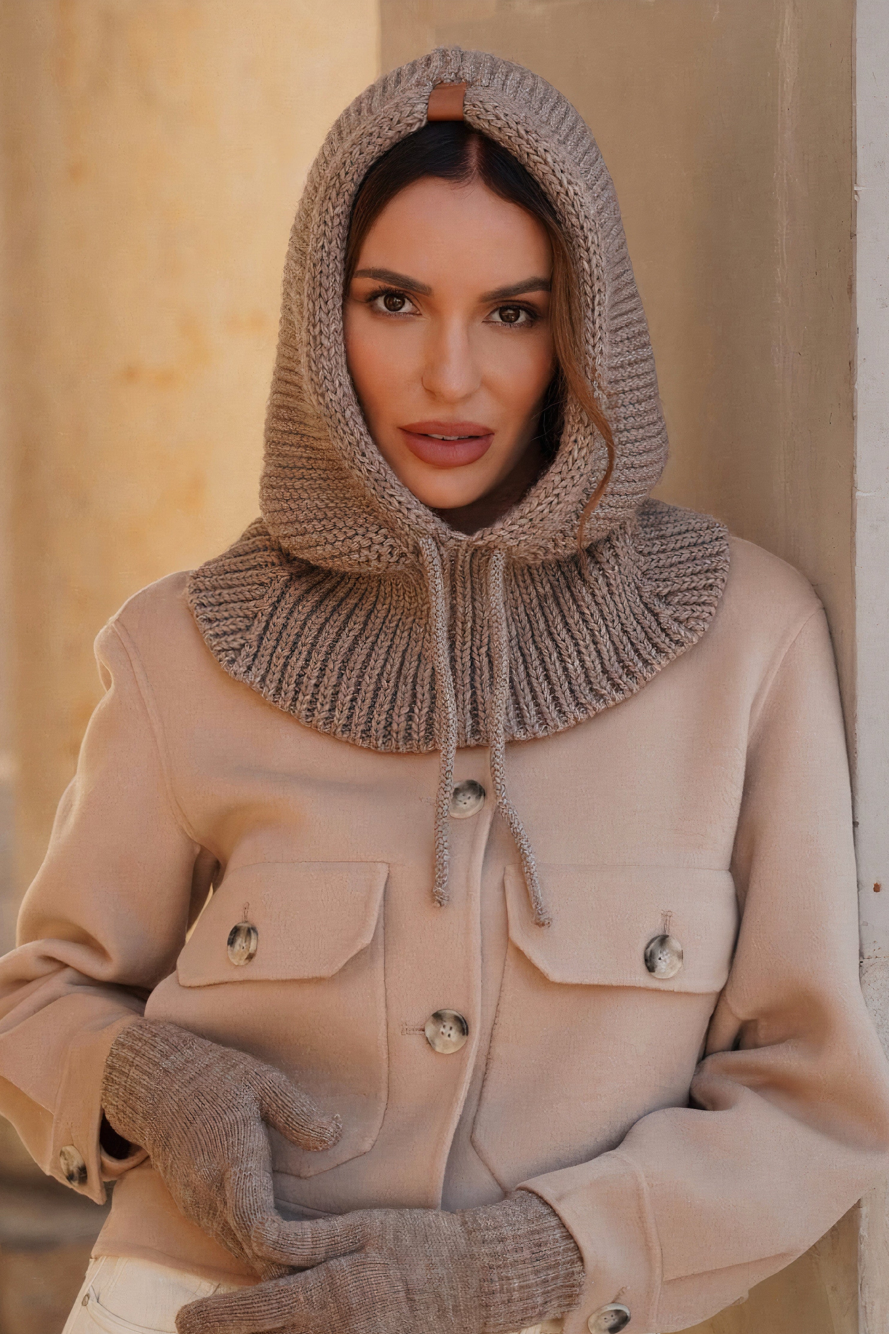 Kaptur Damski, Model: Kaptur-Majrag, Kolor: cappuccino, Skład materiału: 85% Akryl; 15% Poliamid, Przeznaczenie: Jesień/Zima, Rozmiar: Uniwersalny (Kaptur Damski, zdjęcie 1