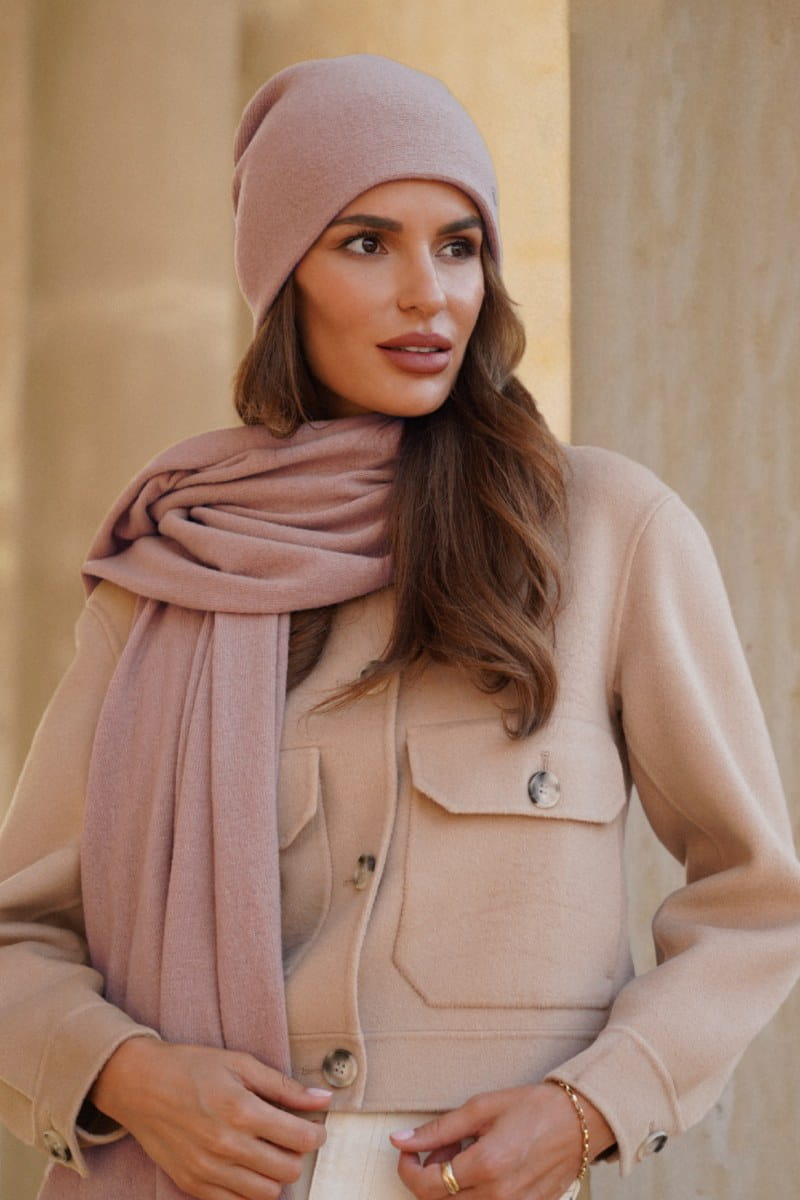 Čepice, Model: Iris, Barva: růžová, Složení materiálu: 80% Vlna; 20% Polyamid, Určení: Podzim/Zima, Velikost: Univerzální (54-60) (Čepice, fotografie 3)