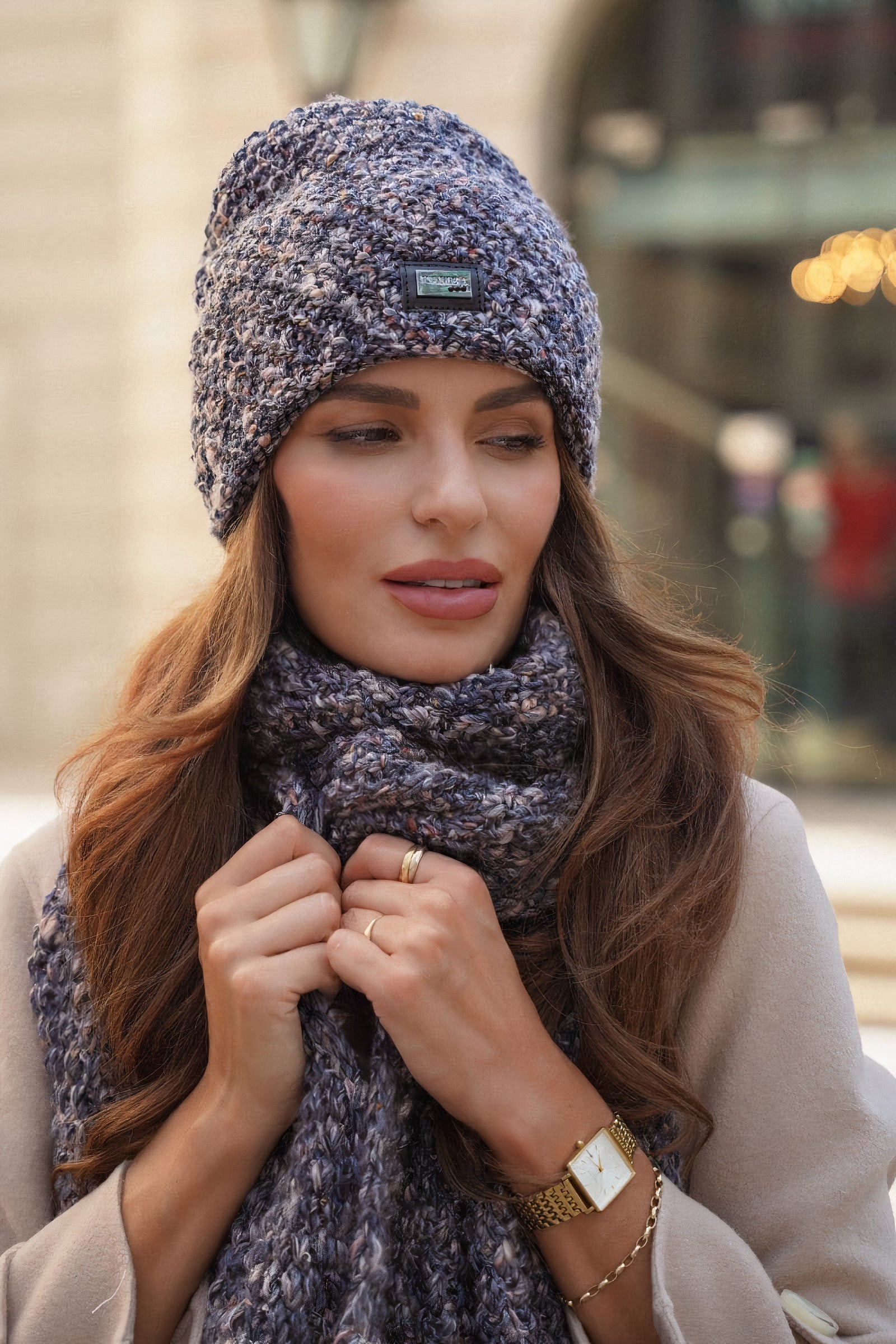 Komplety: czapka + szalik/komin, Model: Dotto-Komplet, Kolor: jeansowy, Skład materiału: 46% Poliakryl; 20% Wełna; 17% Wiskoza; 17% Poliester, Przeznaczenie: Jesień/Zima, Wymiary(długość/szerokość): 180cm/35cm (Komplety: czapka + szalik/komin, zdjęcie 3)