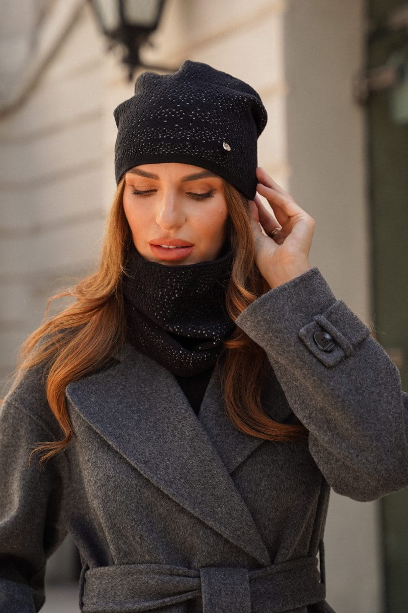 Komin idealnie przylegający do szyi, część kompletu na chłodniejsze dni w kolorze czarnym | KAMEA | Spironik.pl