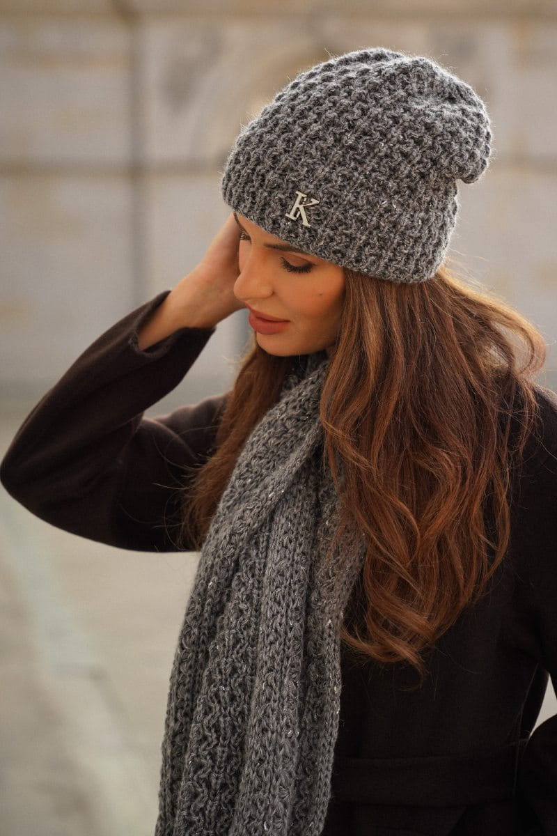 Czapka z szalikiem w oryginalnym wzorze w zygzak, idealna na chłodne dni | KAMEA | Spironik.pl