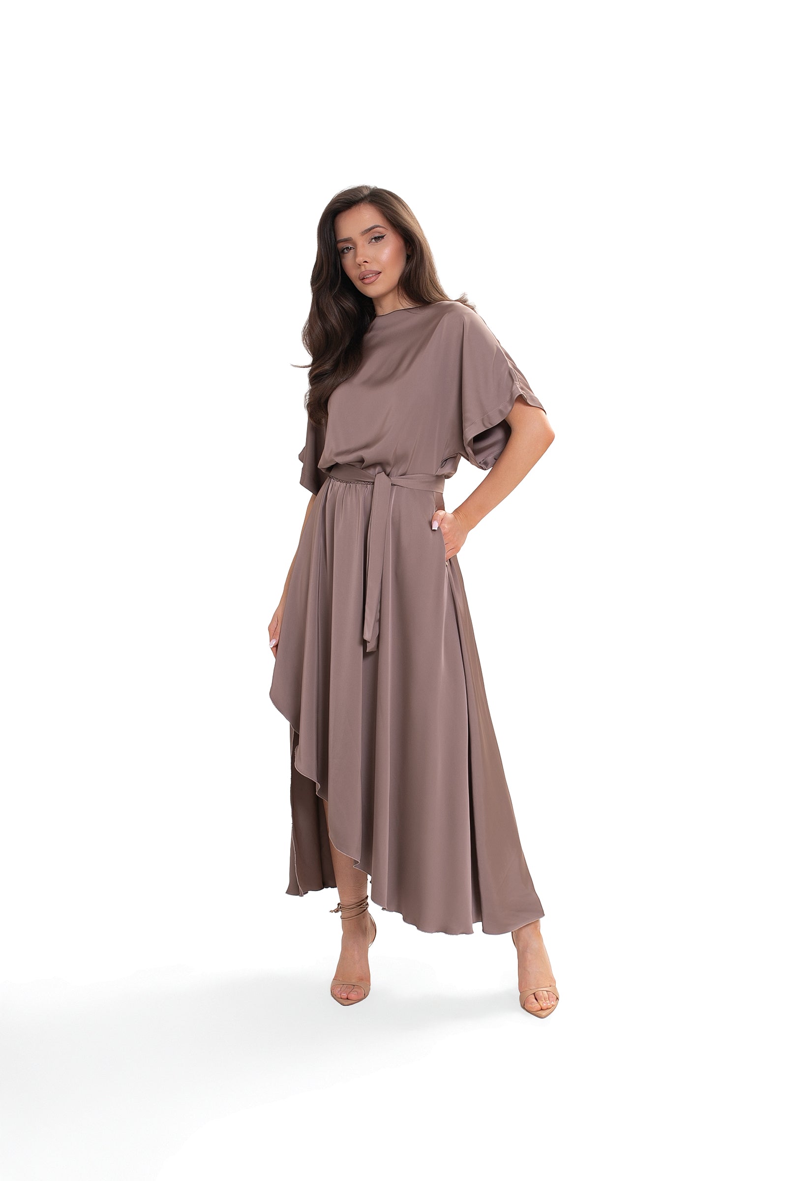 Elegancka sukienka kimono MAYA z gumką w talii i luźnymi rękawami typu kimono | Bastet | Spironik.pl