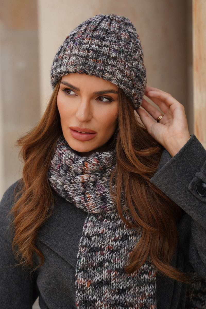 Komplet (Czapka + Szalik), Model: Hasu-Komplet, Kolor: grafitowy, Skład materiału: 75% Poliakryl; 25% Wełna, Przeznaczenie: Jesień/Zima, Wymiary(długość/szerokość): 164cm/26cm (Komplet (Czapka + Szalik), zdjęcie 2)