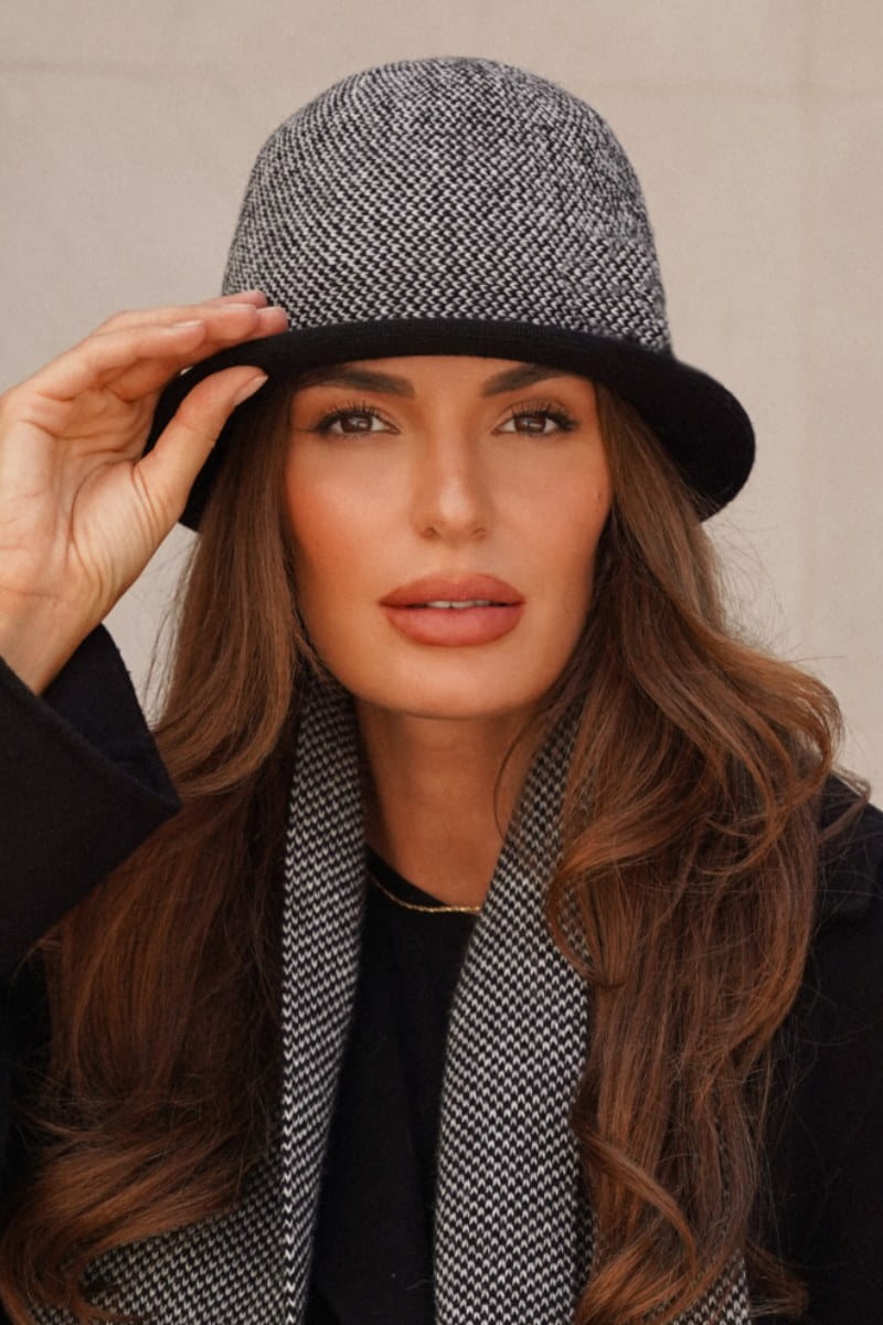 Kapelusz Damski, Model: Zelda, Kolor: czarny, Skład materiału: 50% Akryl; 30% Wełna; 10% Wiskoza; 10% Alpaka, Przeznaczenie: Jesień/Zima, Rozmiar: Uniwersalny (54-60)