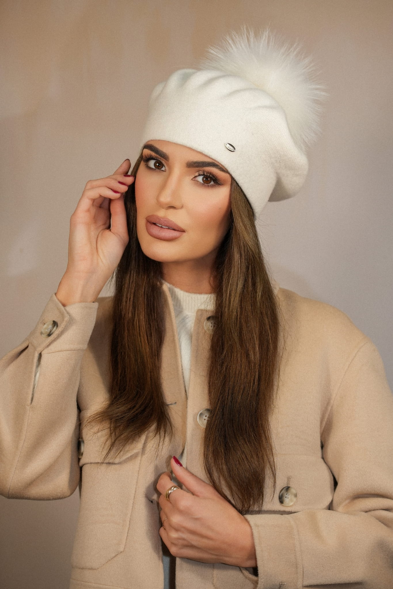 Beret Damski, Model: Fuji-Naturalny Pompon, Kolor: ekru, Skład materiału: 80% Wełna; 20% Poliamid, Przeznaczenie: Jesień/Zima, Rozmiar: Uniwersalny (54-60) (Beret Damski, zdjęcie 3)