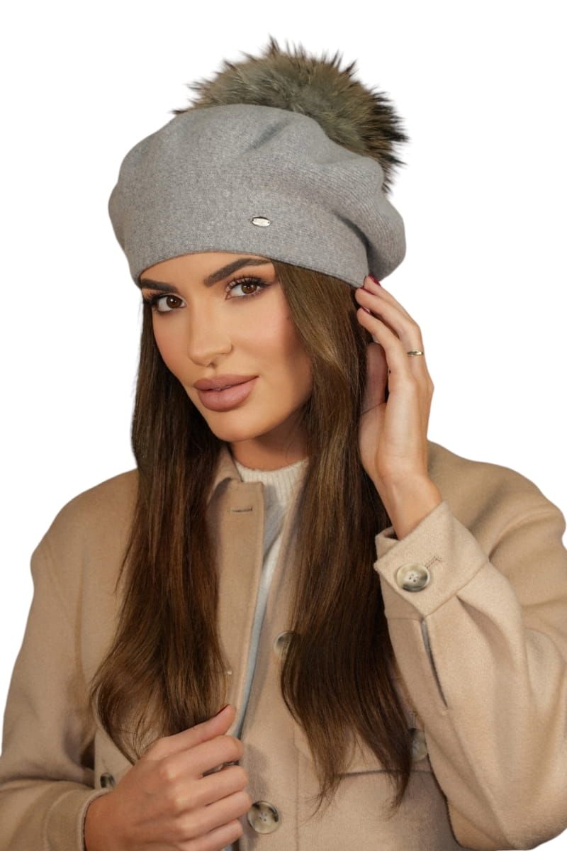 Beret Damski, Model: Fuji-Naturalny Pompon, Kolor: jasny szary, Skład materiału: 80% Wełna; 20% Poliamid, Przeznaczenie: Jesień/Zima, Rozmiar: Uniwersalny (54-60)