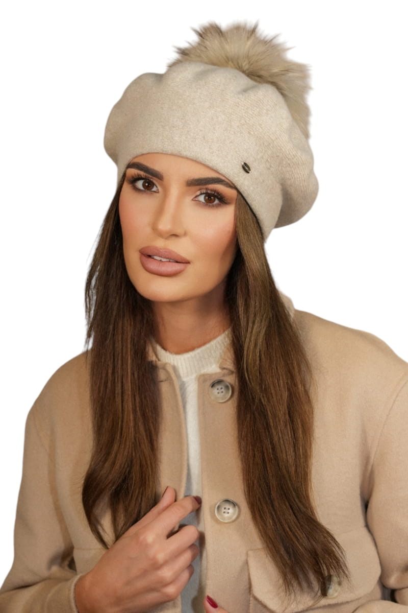 Beret Damski, Model: Fuji-Naturalny Pompon, Kolor: jasny beżowy, Skład materiału: 80% Wełna; 20% Poliamid, Przeznaczenie: Jesień/Zima, Rozmiar: Uniwersalny (54-60)