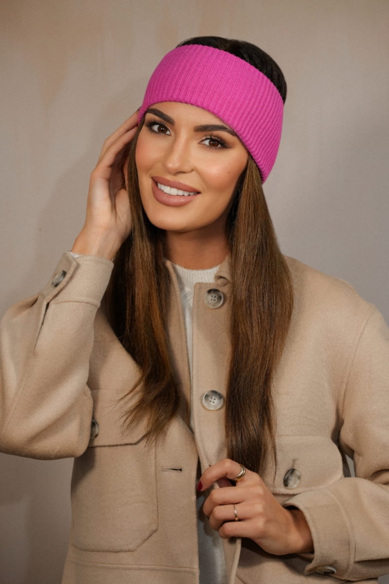 Opaska Damska, Model: Kirby-Opaska, Kolor: malinowy, Skład materiału: 52% Wiskoza; 26% Pbt; 22% Poliamid, Przeznaczenie: Jesień/Zima, Rozmiar: Uniwersalny (54-60) (Opaska Damska, zdjęcie 3)